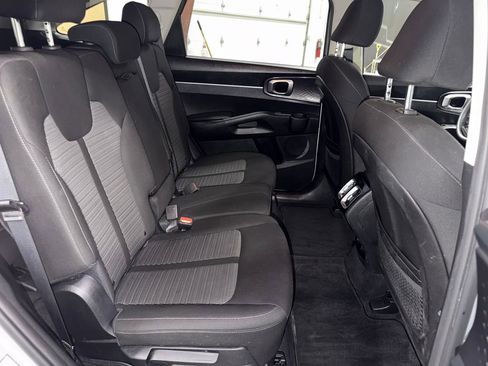 Used 2021 Kia Sorento LX image 17