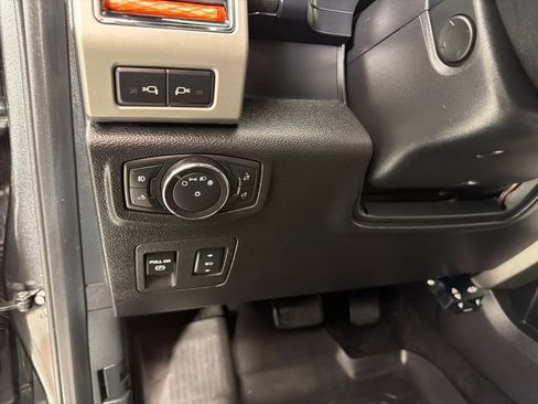 Used 2018 Ford F150 Lariat w/ Equipment Group 502A Luxury AWD/4WD image 12