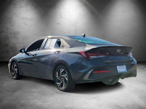 Certified 2025 Hyundai Elantra Sport FWD image 4
