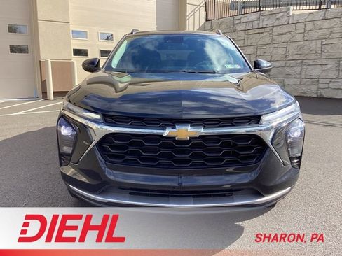 Used 2024 Chevrolet Trax LT image 2