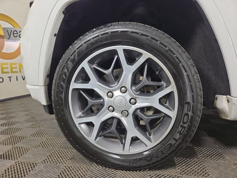 Used 2019 Jeep Grand Cherokee Overland AWD/4WD image 39