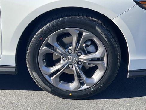 Certified 2023 Honda Accord EX image 27