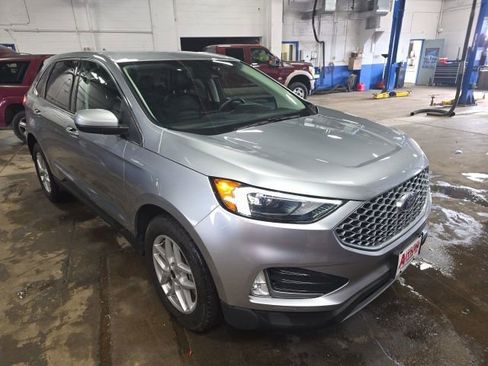 Used 2024 Ford Edge SEL w/ Convenience Package image 3