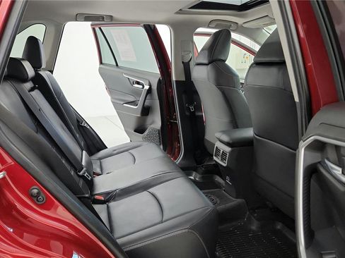 Certified 2020 Toyota RAV4 XLE Premium AWD/4WD image 15