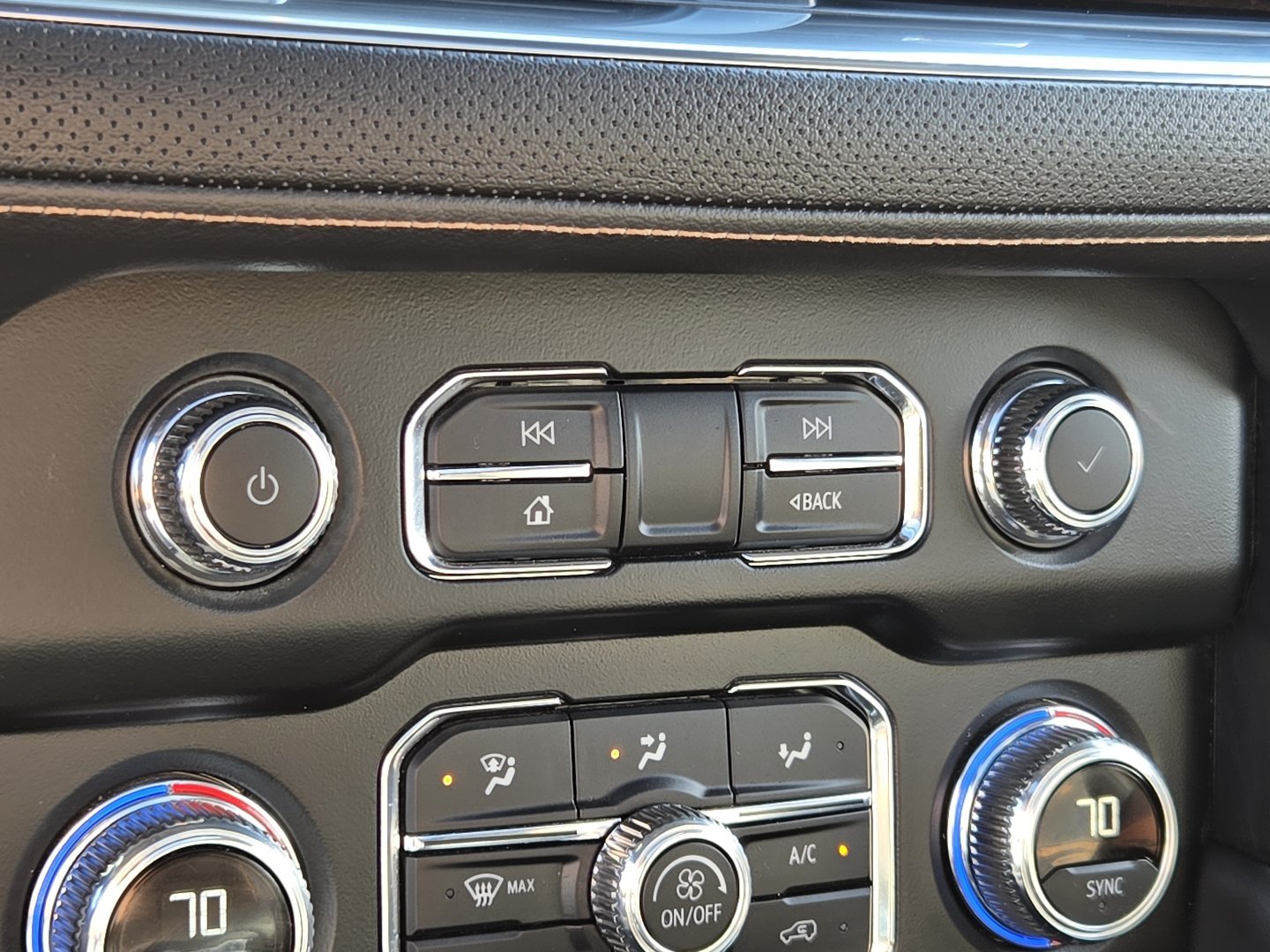 Used 2024 GMC Yukon AT4 AWD/4WD image 30
