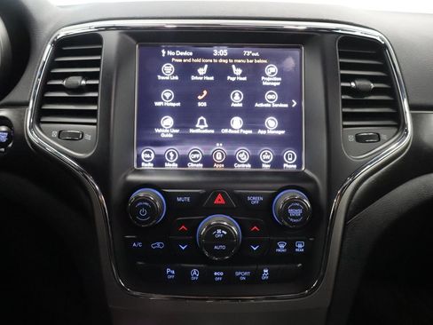 Used 2018 Jeep Grand Cherokee Altitude AWD/4WD image 28