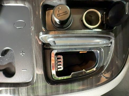 Used 2012 Kia Sedona EX FWD image 36