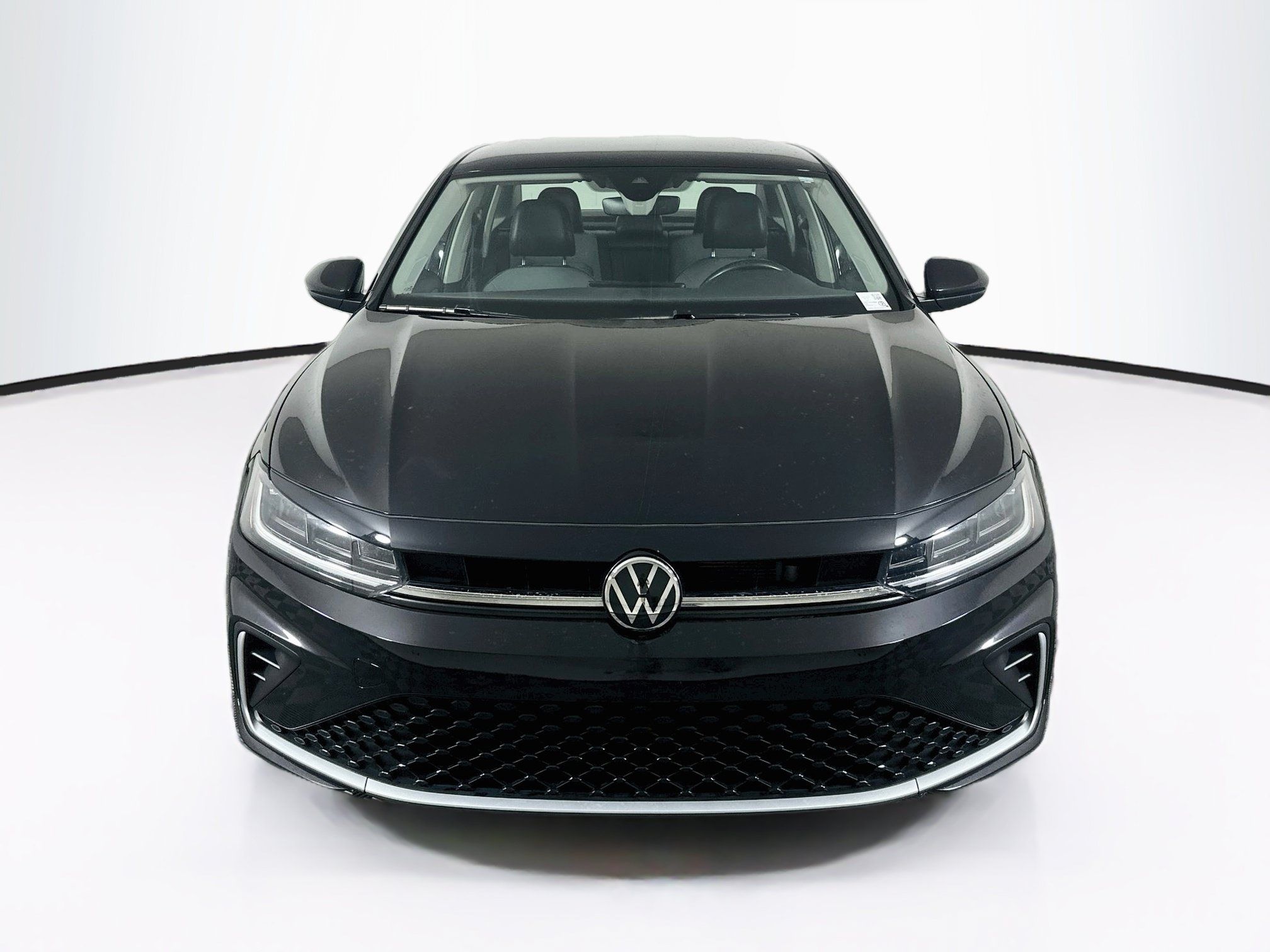 Used 2025 Volkswagen Jetta SE FWD image 2