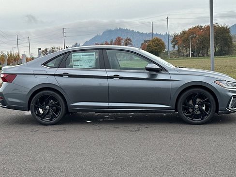 New 2026 Volkswagen Jetta SE image 2