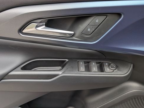 Used 2025 Chevrolet Equinox EV LT w/ Convenience Package image 15