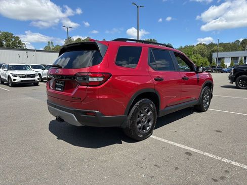 Certified 2025 Honda Pilot TrailSport image 5