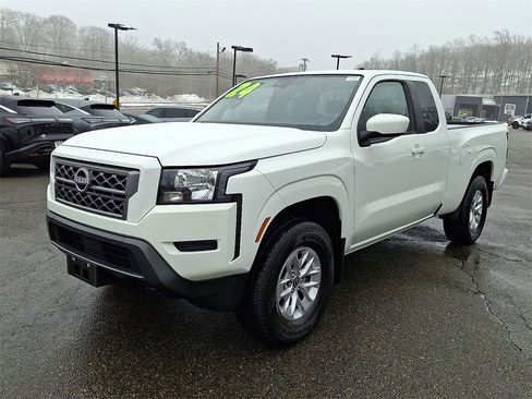 Used 2024 Nissan Frontier SV w/ Technology Package image 3