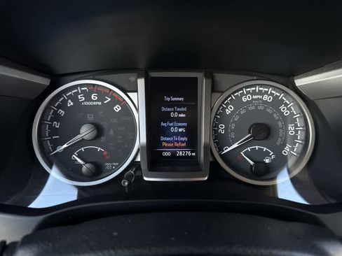 Used 2020 Toyota Tacoma SR5 w/ SR5 Appearance Package (SM) AWD/4WD image 17