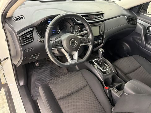Used 2018 Nissan Rogue SV FWD image 4