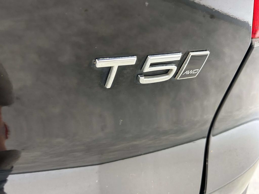 Used 2019 Volvo XC40 T5 Momentum AWD/4WD image 11