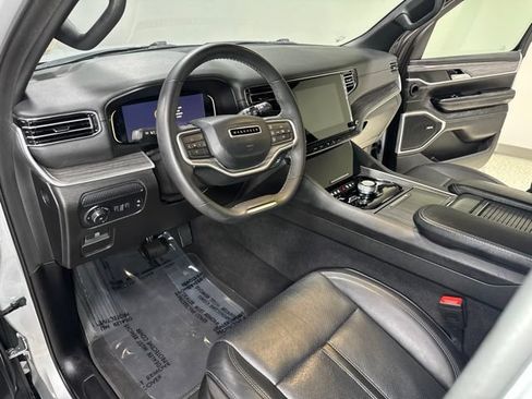 Used 2024 Jeep Wagoneer L Series II w/ Flexible Seating Group AWD/4WD image 15