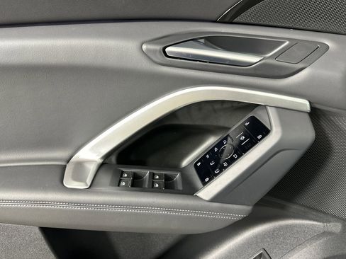 Used 2025 Audi Q5 Premium w/ Convenience Package image 10