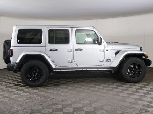 Used 2023 Jeep Wrangler Unlimited Sahara AWD/4WD image 16