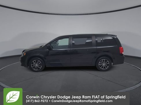 Used 2017 Dodge Grand Caravan SE FWD image 9