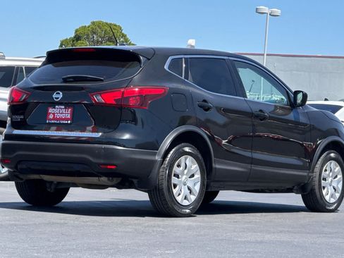 Used 2019 Nissan Rogue Sport S FWD image 2