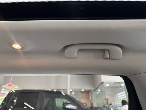 Used 2019 Jeep Cherokee Limited AWD/4WD image 42
