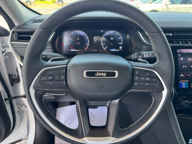 Used 2023 Jeep Grand Cherokee Limited w/ Luxury Tech Group II AWD/4WD image 14