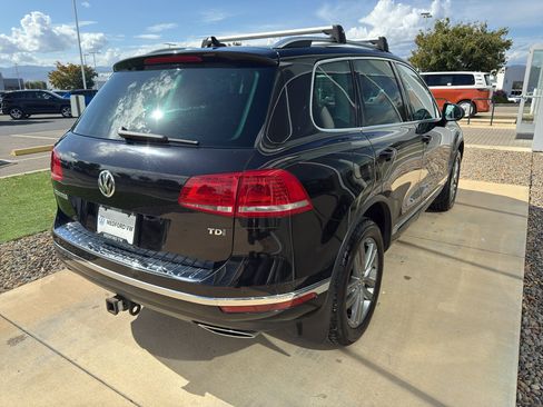 Used 2016 Volkswagen Touareg TDI image 4