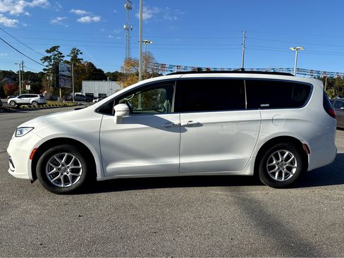 Used 2022 Chrysler Pacifica Touring-L image 31