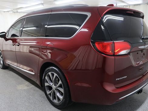 Used 2017 Chrysler Pacifica Limited FWD image 5