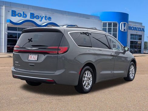 Used 2022 Chrysler Pacifica Touring-L FWD image 5