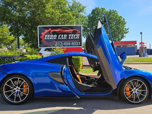 Used 2019 McLaren 570S Spider image 10