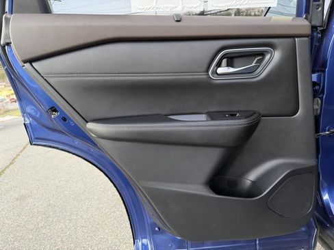 Used 2021 Nissan Rogue SV w/ Premium Package image 28