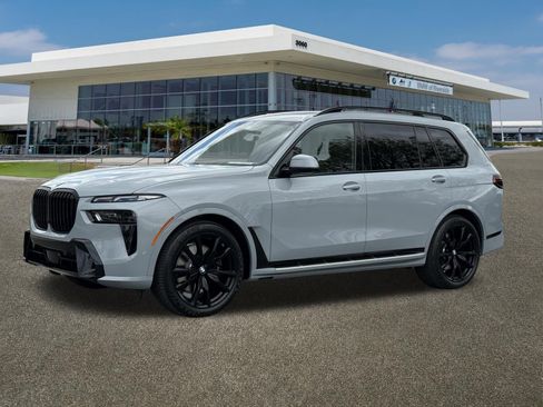 Certified 2025 BMW X7 xDrive40i w/ M Sport Package AWD/4WD image 5