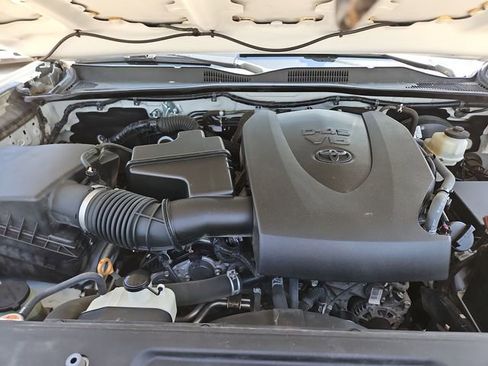 Used 2018 Toyota Tacoma SR5 image 25