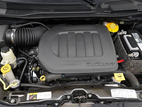 Used 2020 Dodge Grand Caravan SXT w/ Driver Convenience Group FWD image 33