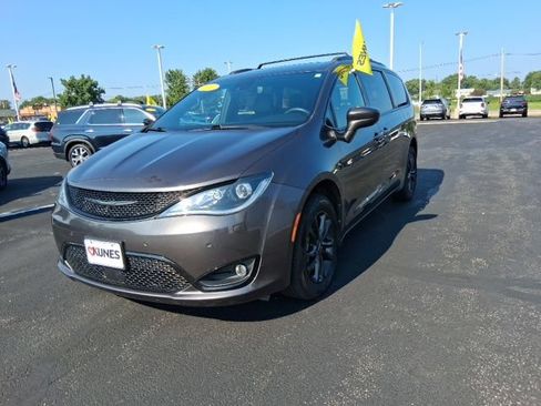 Used 2020 Chrysler Pacifica Touring-L w/ Advanced Safetytec Group AWD/4WD image 4