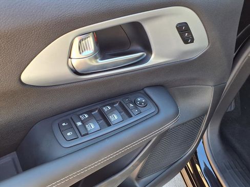 New 2026 Chrysler Pacifica Limited w/ S Appearance Package image 11