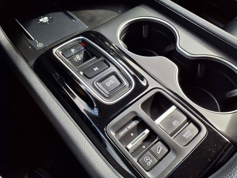 Certified 2025 Honda Pilot Touring image 12