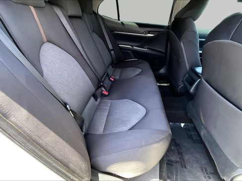 Used 2018 Toyota Camry LE FWD image 19