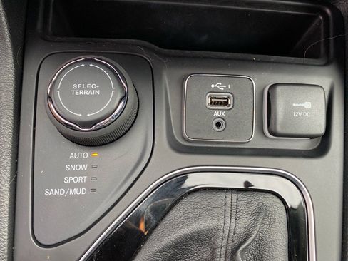 Used 2022 Jeep Cherokee Limited w/ Mopar Interior Package image 13