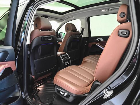 Used 2022 BMW X7 xDrive40i w/ Parking Assistance Package AWD/4WD image 32