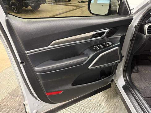 Used 2024 Kia Telluride EX X-Line image 33