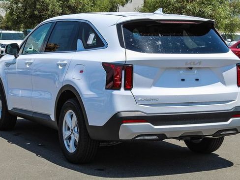 New 2024 Kia Sorento LX FWD image 7