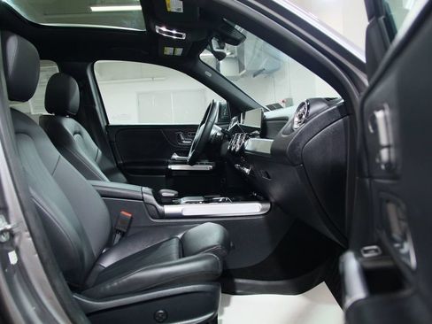 Used 2023 Mercedes-Benz GLB 250 4MATIC image 22