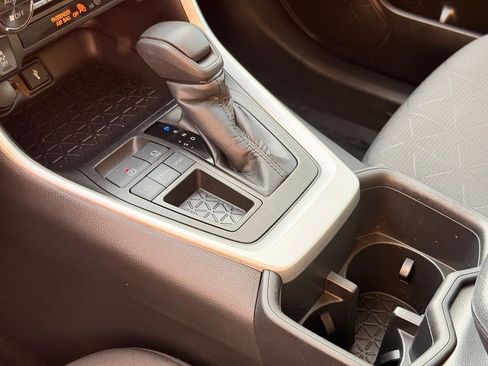 Certified 2022 Toyota RAV4 XLE FWD image 20