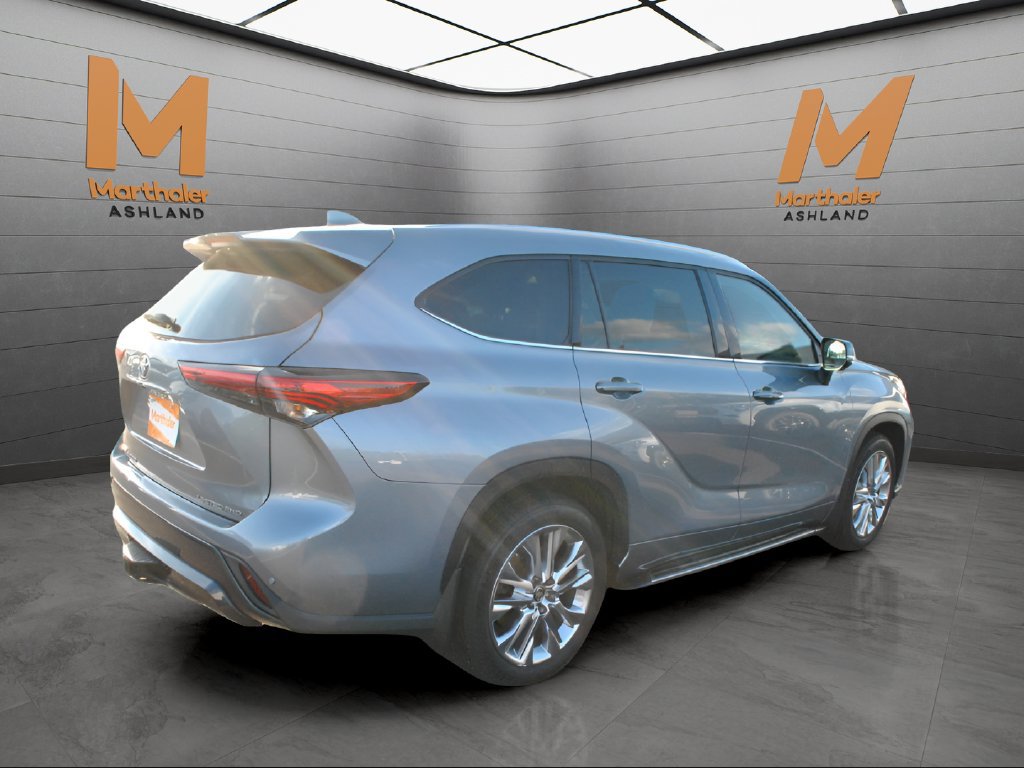 Used 2023 Toyota Highlander Limited AWD/4WD image 4