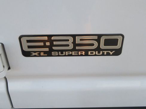 Used 2003 Ford E-350 and Econoline 350 Super Duty Wagon image 13