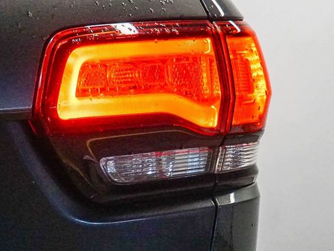 Used 2017 Jeep Grand Cherokee Altitude image 11