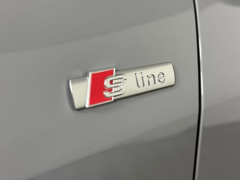 Used 2024 Audi Q4 e-tron Prestige image 31