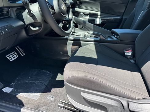 Certified 2025 Hyundai Elantra Sport FWD image 9